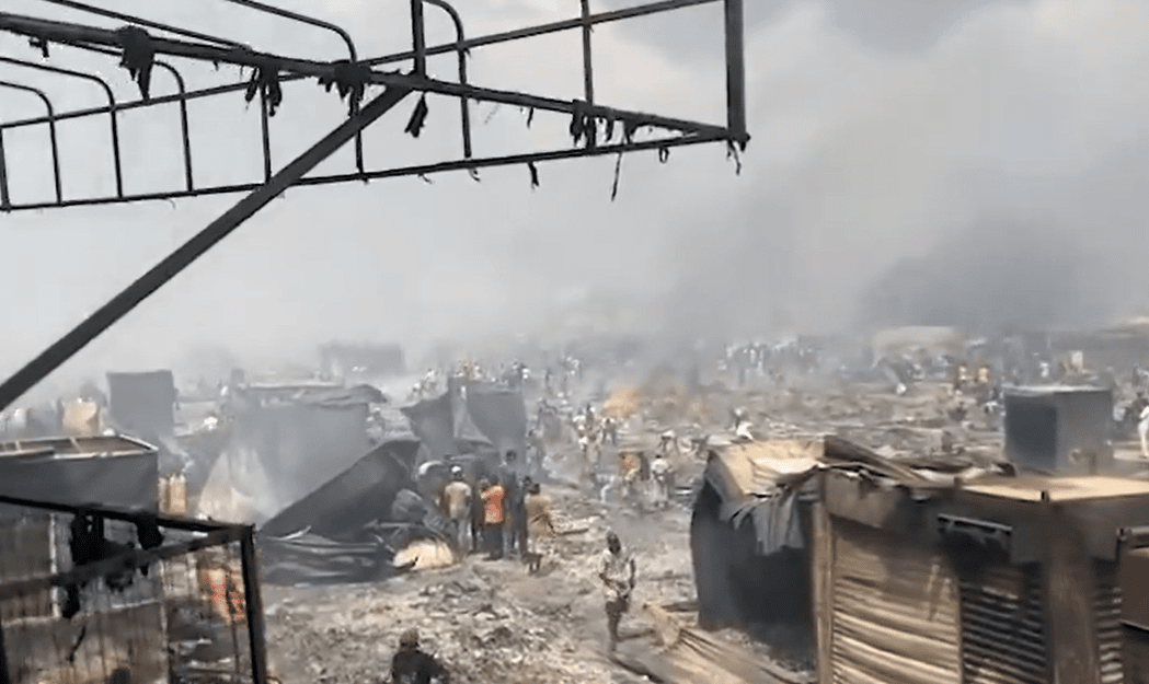 ghana incendio mercato kantamanto