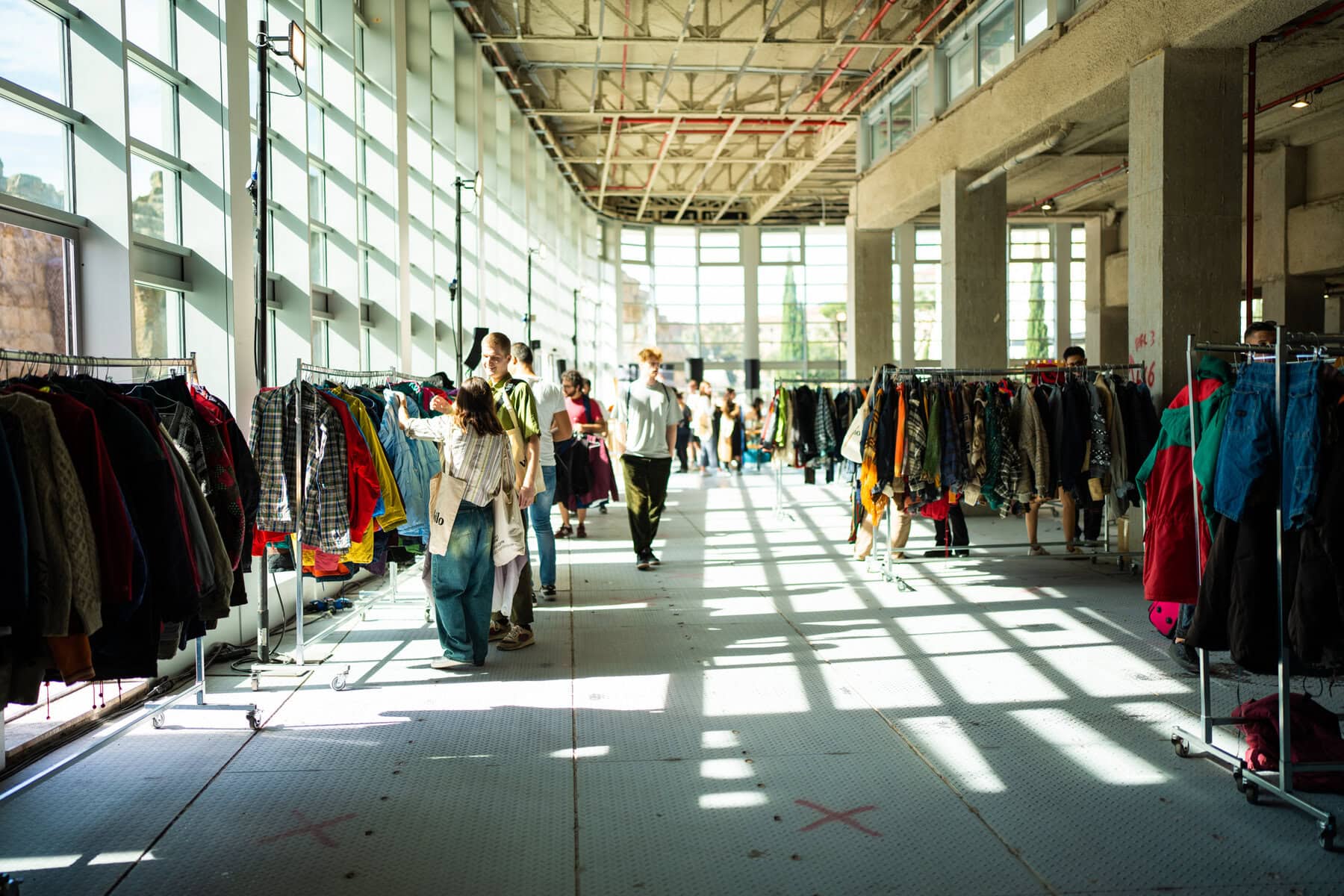 Torna a Roma Vinokilo, la vendita di vestiti al "chilo" per gli amanti del vintage