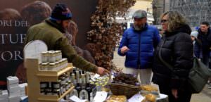 A Norcia (Pg), al via ‘Nero Norcia’, foto mostra mercato