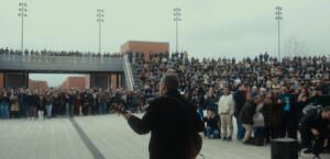 Musica, bagno di folla per il ritorno ‘a casa’ di Dario Brunori, folla Cosenza