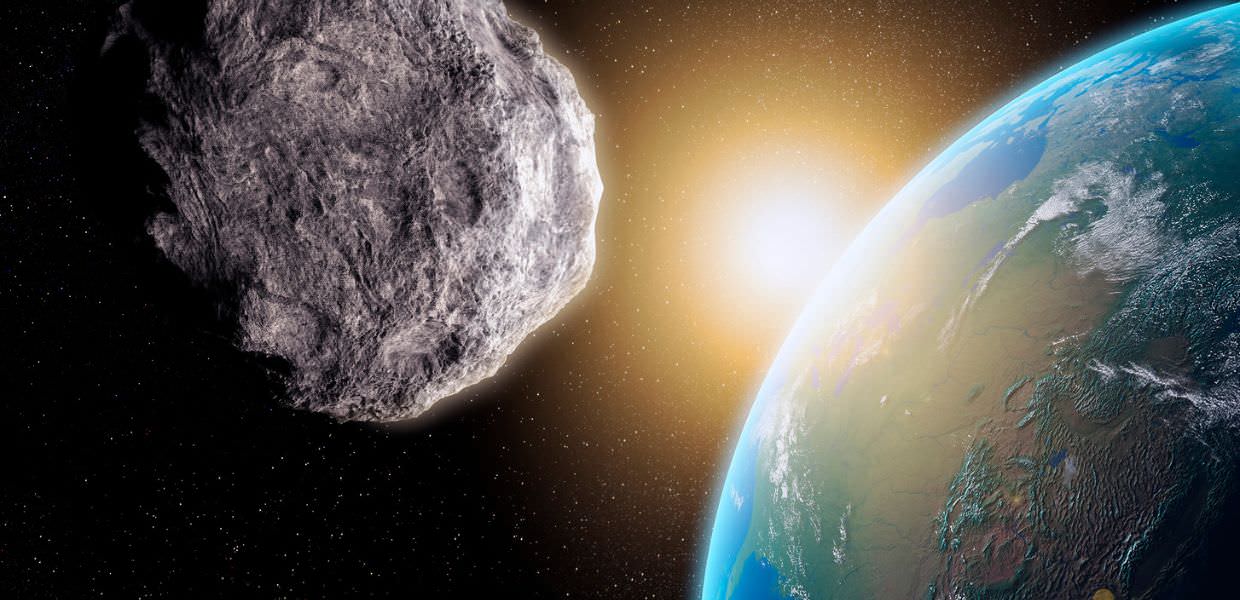 Ecco alcune opzioni per il testo alternativo dell'immagine, in italiano, cercando di rimanere entro i 150 caratteri:

**Opzione 1 (più concisa):**

> Asteroide in rotta di collisione con la Terra nel 2032?  Possibilità al 3%. Immagine rappresentativa.

**Opzione 2 (più descrittiva):**

> Rappresentazione artistica di un asteroide che si avvicina alla Terra.  Rischio di impatto nel 2032 stimato al 3%.


**Opzione 3 (enfatizza l'incertezza):**

> Immagine: Scenario ipotetico di impatto di asteroide nel 2032. Probabilità stimata al 3%.


**Opzione 4 (più diretta):**

> Rischio di impatto asteroide Terra 2032: 3%.  Immagine: Asteroide vicino al pianeta.


Scegli l'opzione che ritieni più adatta al contesto del tuo sito web.  Ricorda che l'obiettivo è fornire una descrizione accurata e utile per gli utenti che non possono vedere l'immagine.