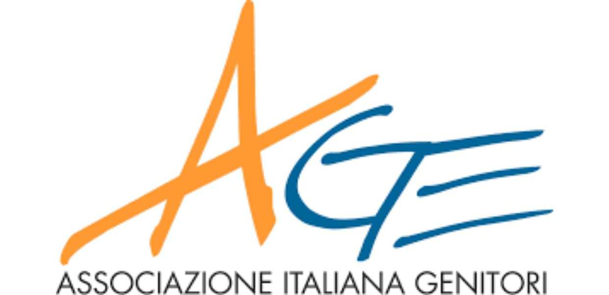 Genitori e scuola è il tema della nuova puntata di CrescimiTu