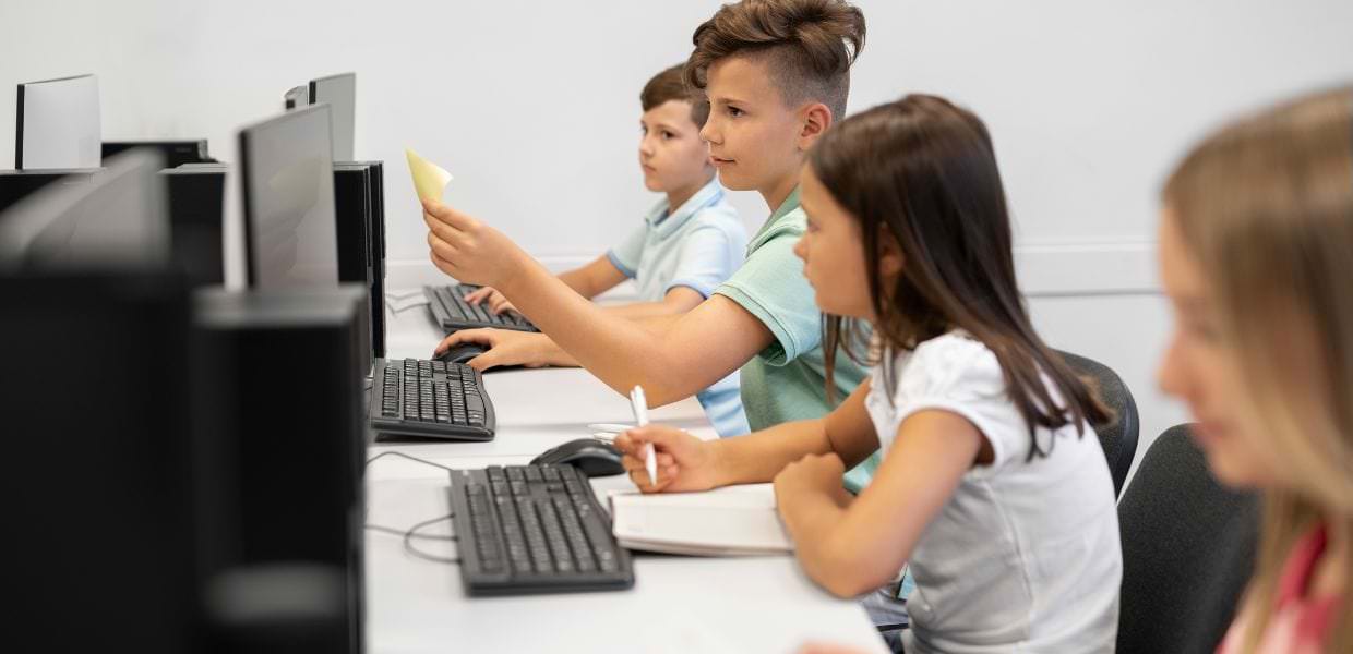 Digitalizzazione, l’Italia è agli ultimi posti in Europa. Solo il 45% ha competenze digitali di base