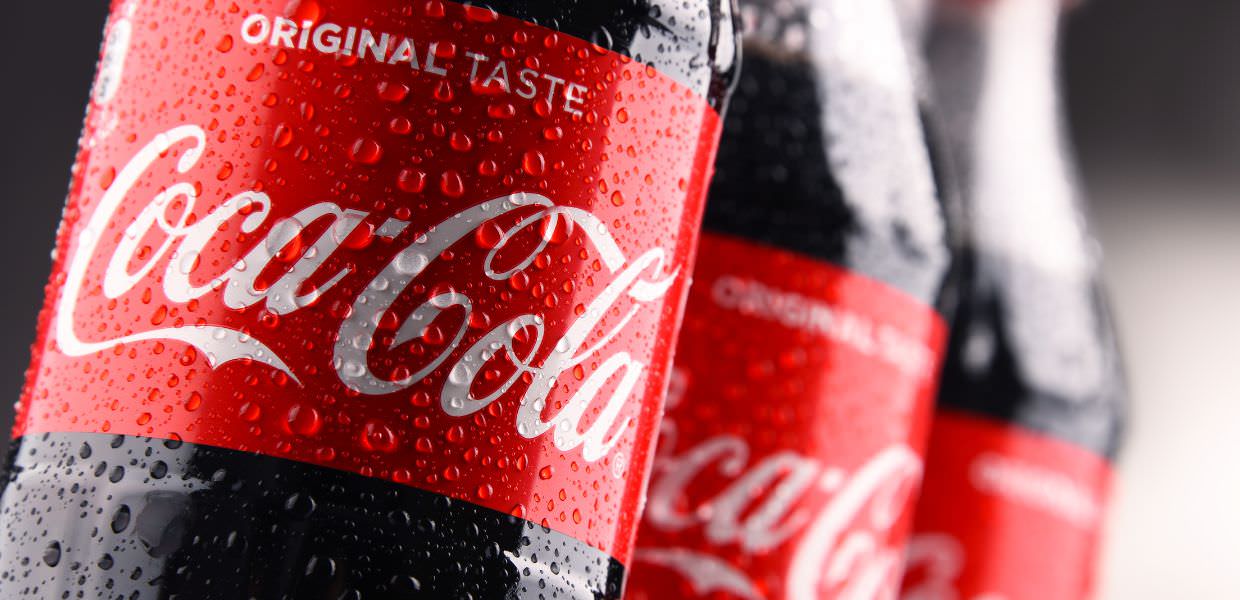 Usa, Coca-Cola potrebbe aumentare l’uso della plastica a causa dei dazi sull’alluminio