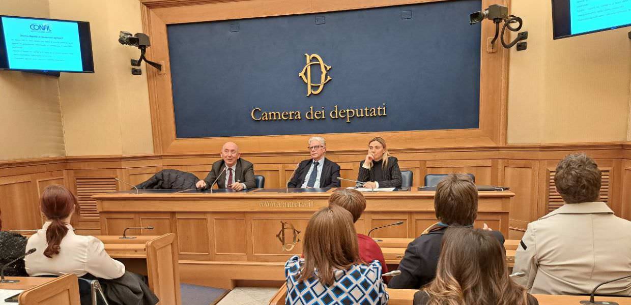 disoccupazione agricola legge chiara tenerini agricoltura Discussione alla Camera dei Deputati sulla disoccupazione agricola. Intervento per riformare la legge con la partecipazione di Chiara Tenerini e altri.