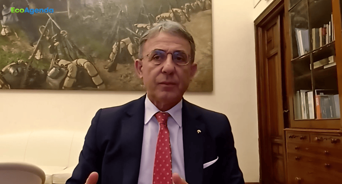 Terza puntata di EcoAgenda, il programma di TeleAmbiente in onda su Radio Radicale, condotto da Stefano Zago, direttore responsabile TeleAmbiente. Ospite Sergio Costa.