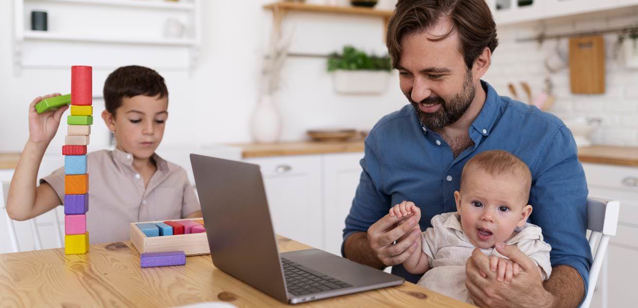 I genitori che lavorano da casa influenzano la frequenza scolastica dei figli. L’allarme dal Regno Unito