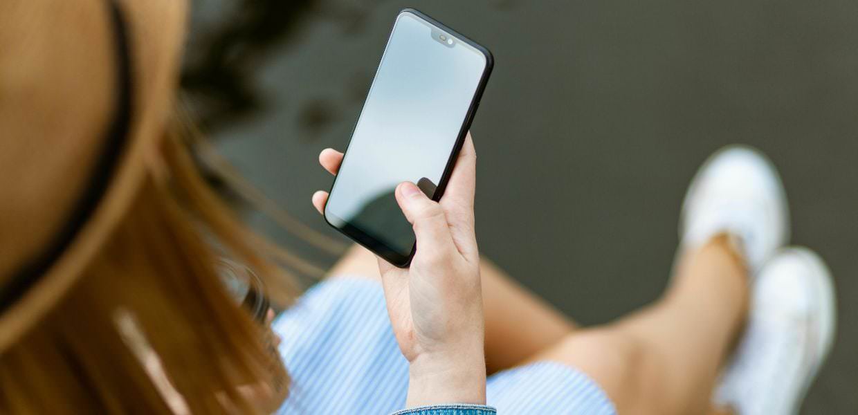 Smartphone a scuola sempre più utilizzati, ma vietarli fa davvero bene?