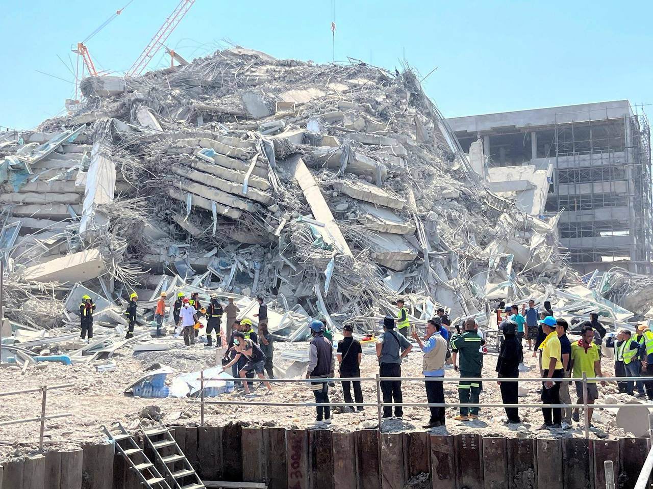 Si aggrava il bilancio delle vittime del potente terremoto di magnitudo 7.7 che ha colpito la Birmania.