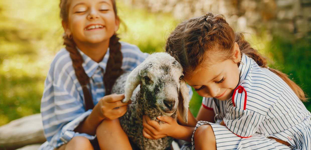 Bambini e animali, la storia di Rosa e Matilda