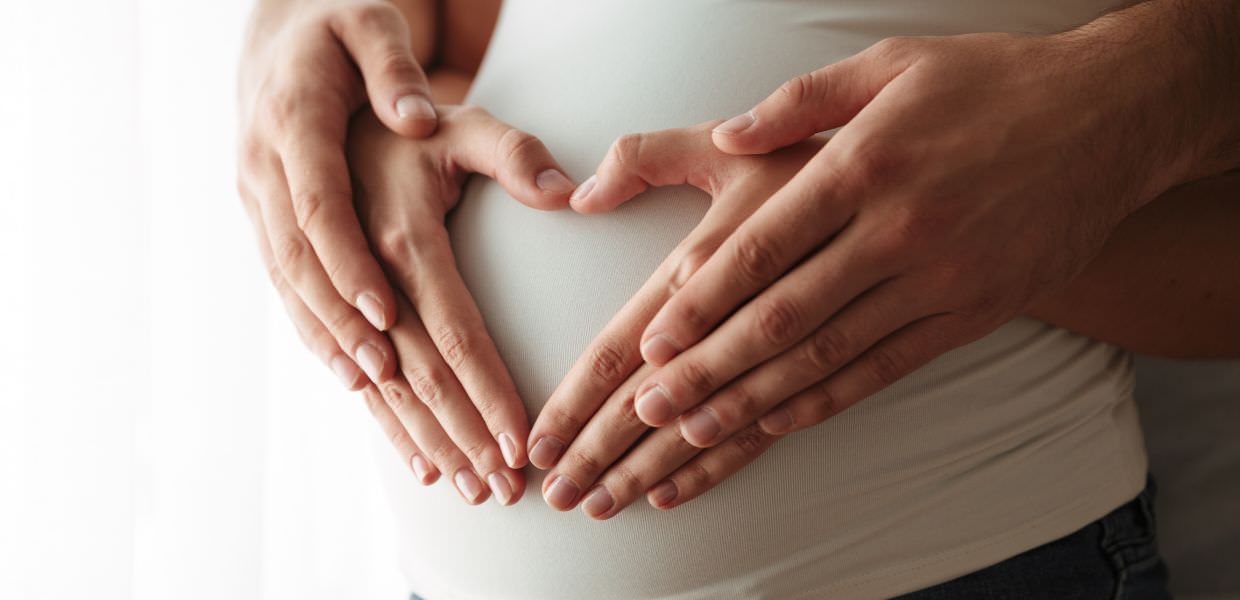 Calo della fecondità e famiglie più ristrette, nuovo report dell’Istat