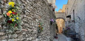 Arrone (Tr) al via la tre giorni dedicata a ‘La terra in Fiore’, borgo addobbato
