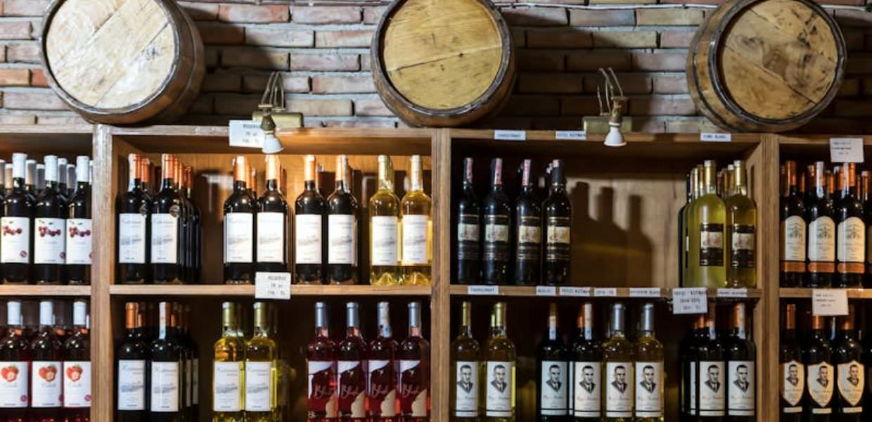Crescono i livelli di TFA nei vini europei. PAN Europe Divieto immediato sui PFAS