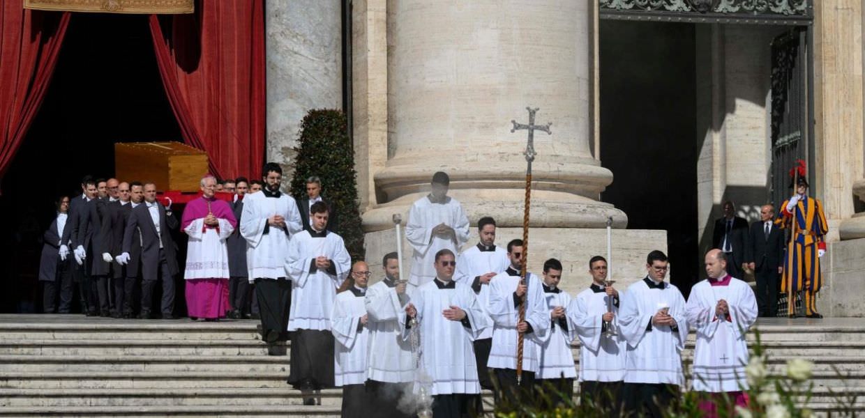 Funerali Papa Francesco, in piazza San Pietro oltre 250mila persone