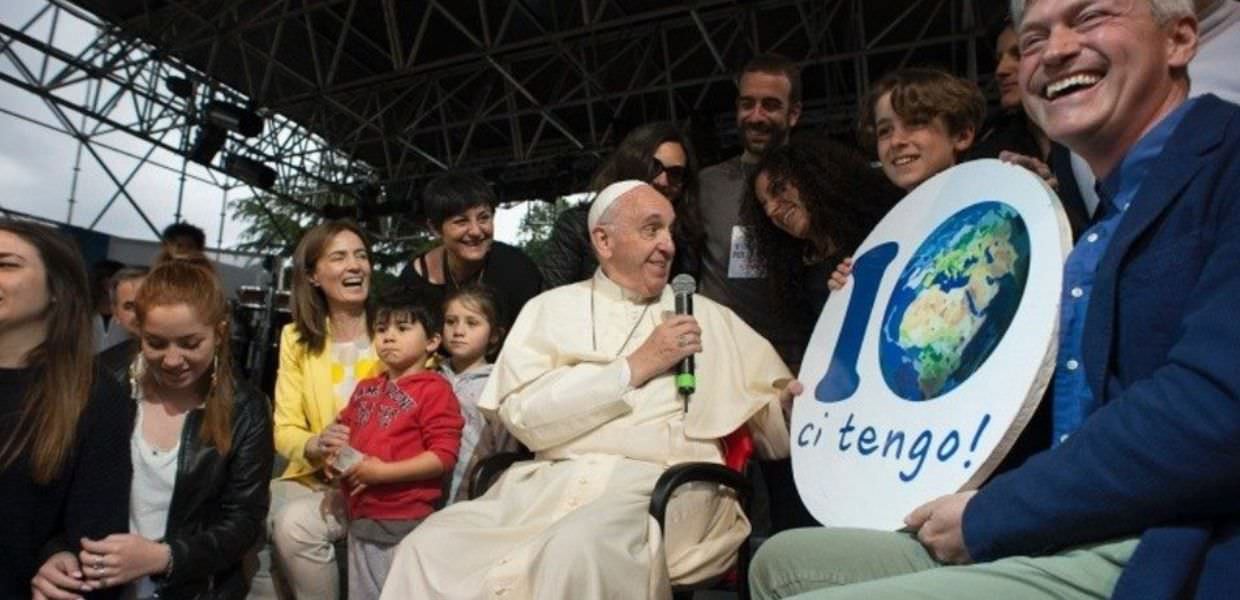 Il 22 aprile si celebra in tutto il mondo la 55esima Giornata della Terra. Papa Francesco e il suo impegno per l'ambiente. Foto copertina Villaggio per la Terra 2016