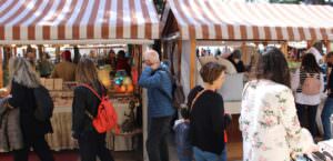 Perugia, il piccolo artigianato nella grande fiera di Pasqua, persone fiera