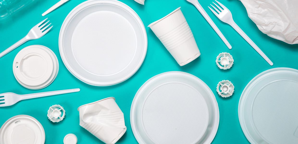 Plastica riutilizzabile, nel report di Legambiente le lacune in etichetta