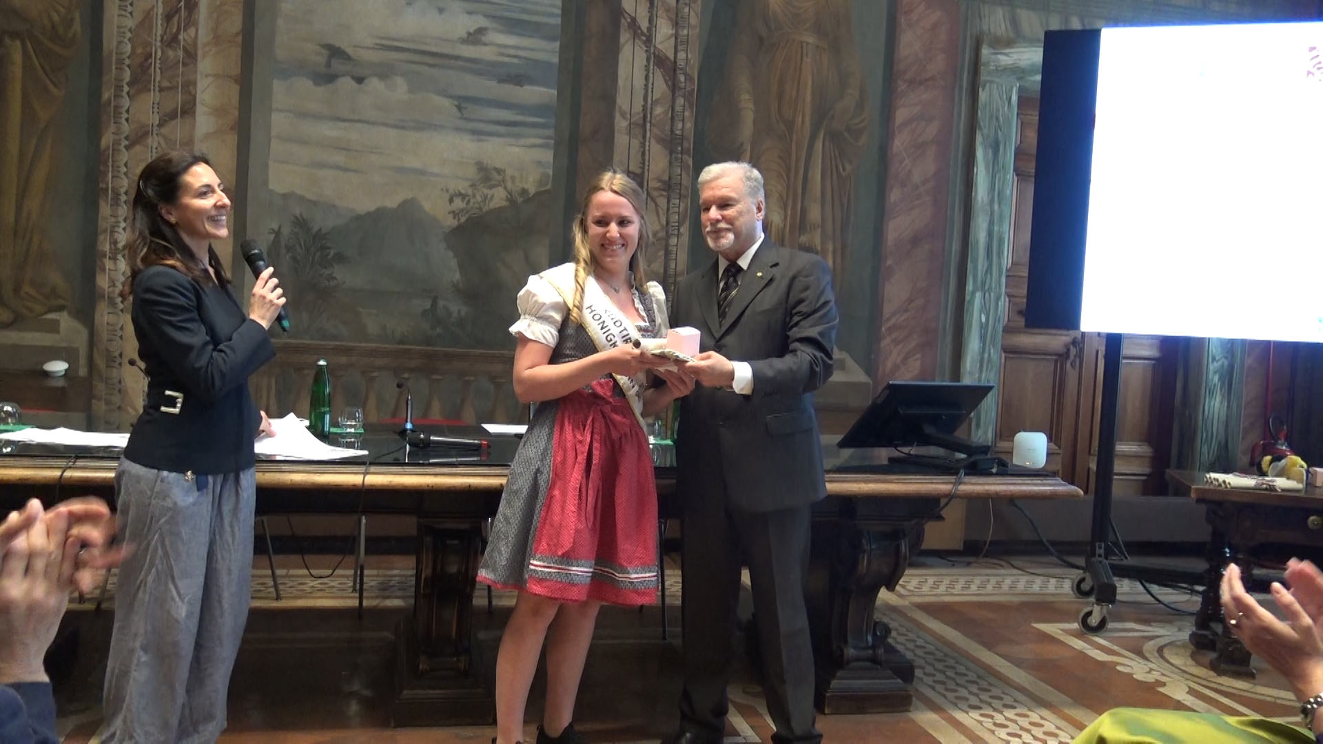 "ApinRosa", Confagricoltura premia le apicultrici italiane