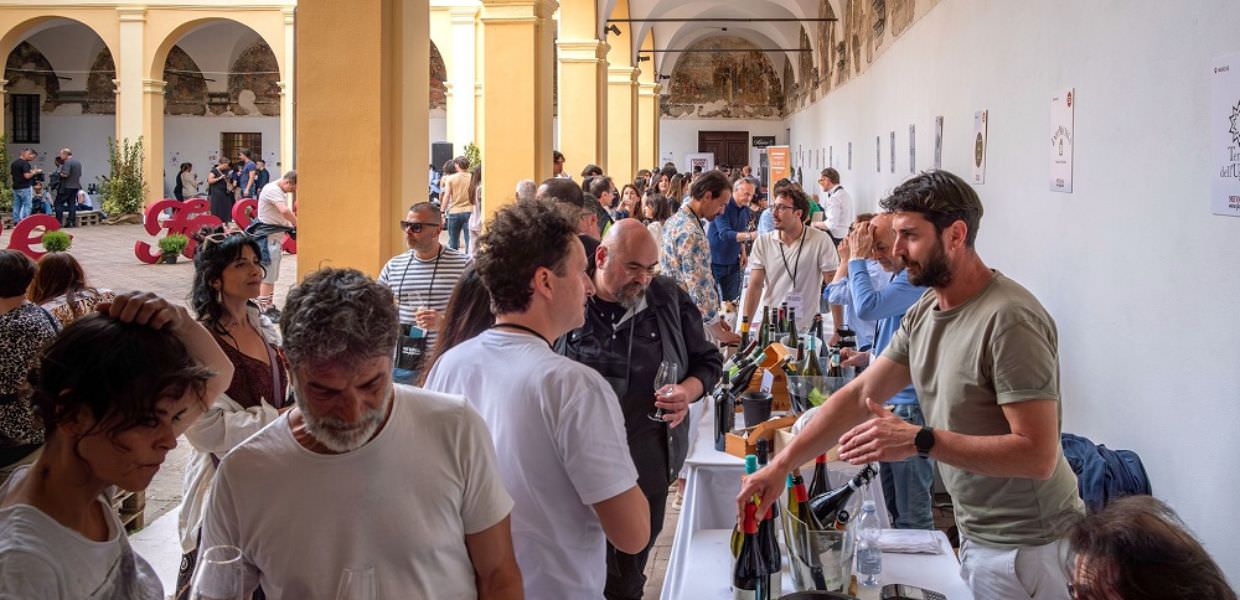 Bevagna (Pg), grande successo per il vino buono, pulito e giusto del ‘Mevania Wine Festival’