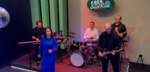 Nella quattordicesima puntata de ‘La valigia dell’artista’ si parla di musica, con il duo pop DAUDIA. Il duo, nato alle porte di Caserta, sta conquistando il mondo grazie alla qualità.