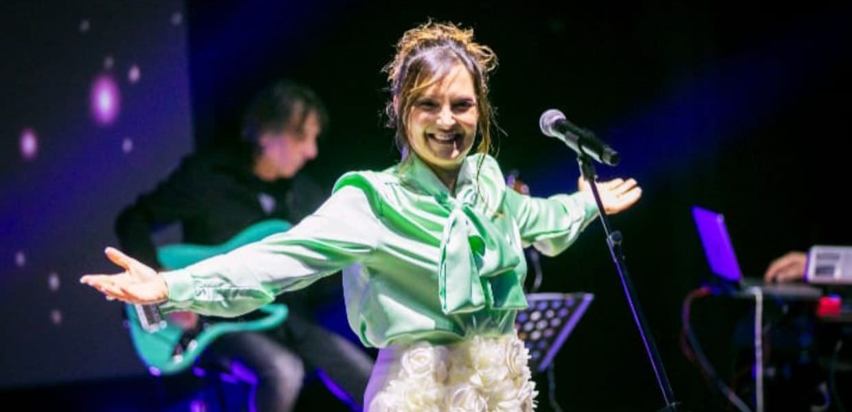 Musica, Carlotta incanta il Manini di Narni (Tr) con ‘Le nostre canzoni’