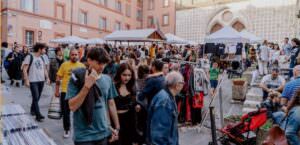 Perugia, ‘Vinyl Freaks’, riqualificazione urbana con mercato dei vinili, spettacoli, incontri e street food, foto mercato vinili