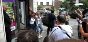 Spettacolo, le sorelle Samanta e Debora Togni e il ‘loro’ Pechino Express, accoglienza Samanta e Debora