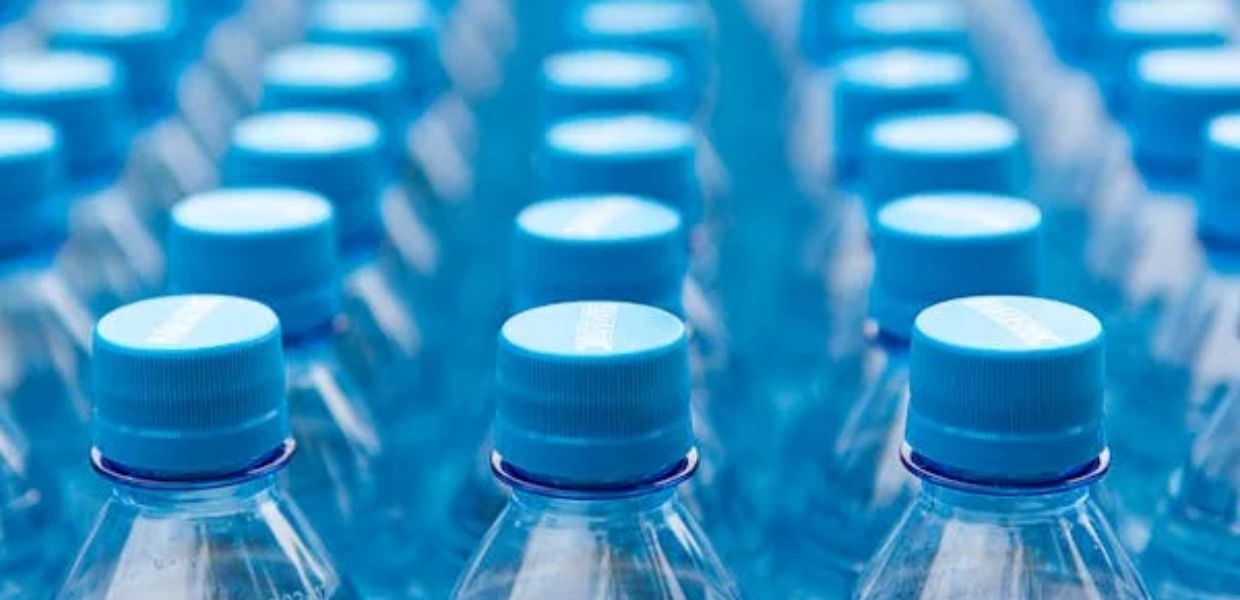 TFA nelle acque minerali, i marchi promossi e bocciati da Altroconsumo