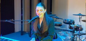 La valigia dell’artista, nella 17° puntata la musica di Anastasia e l’Umbria Green Festival, Anastasia al pianoforte