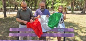 A Perugia inaugurata la Panchina viola della gentilezza, foto con Vossi, Grohmann, Castellani