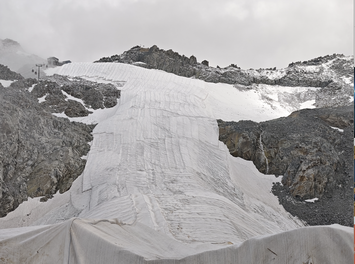 Carovana dei Ghiacciai, flash mob sull'Adamello (-127 metri rispetto al 2023)