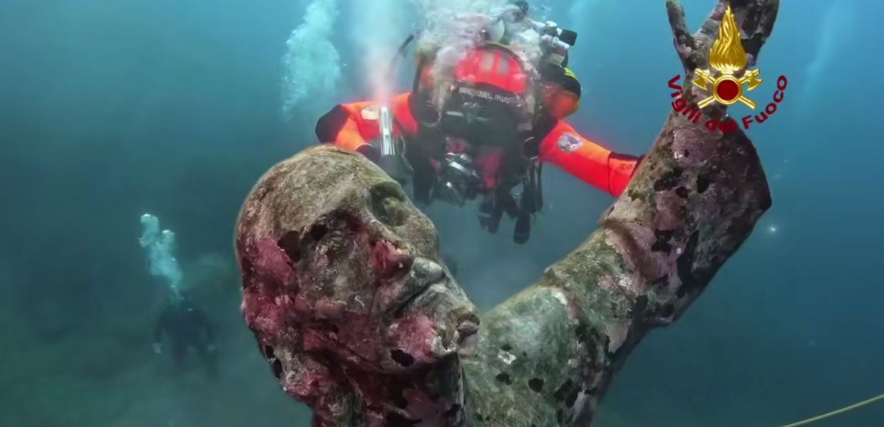 cristo degli abissi statua sommozzatori