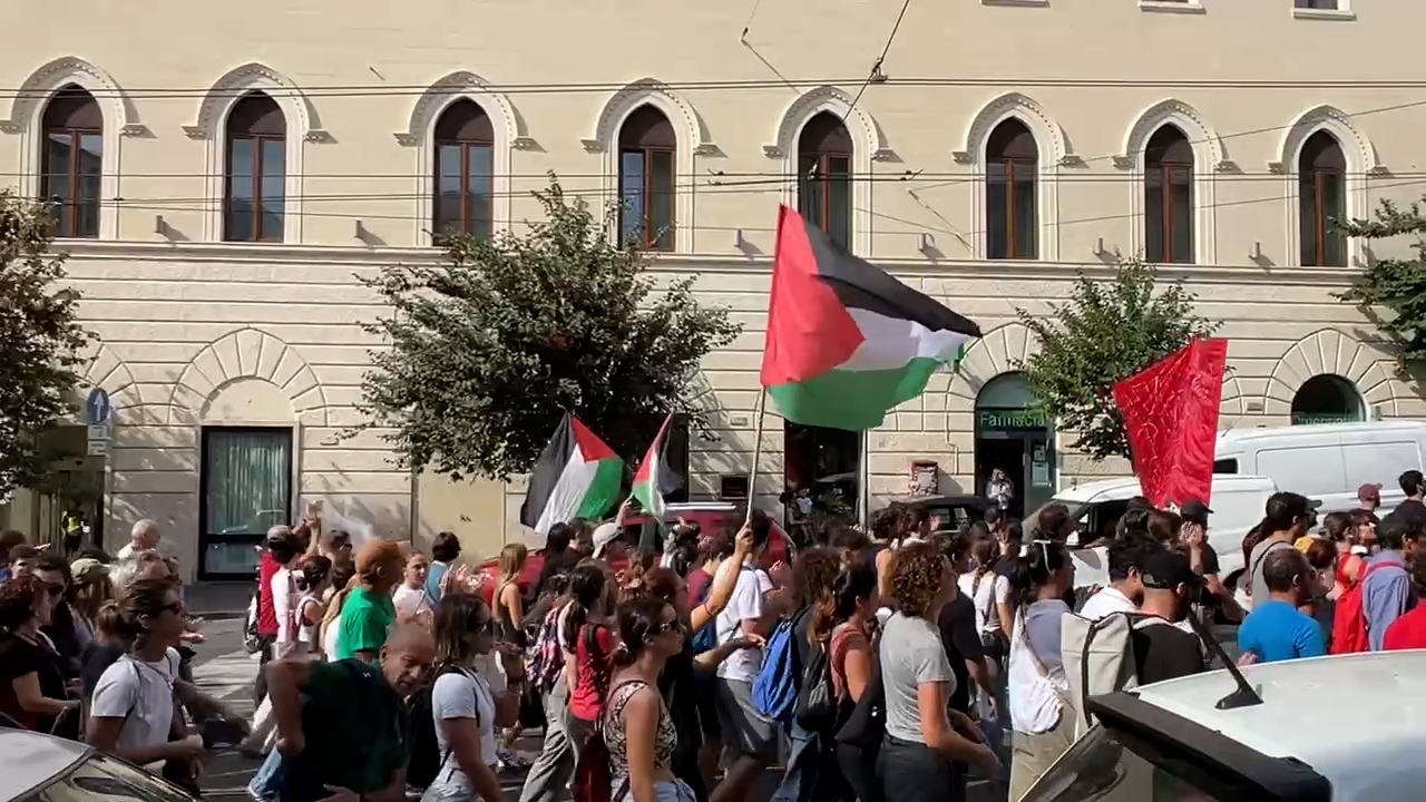 Sciopero per la Palestina, 80 città bloccate in Italia. A Roma in corteo in 100mila