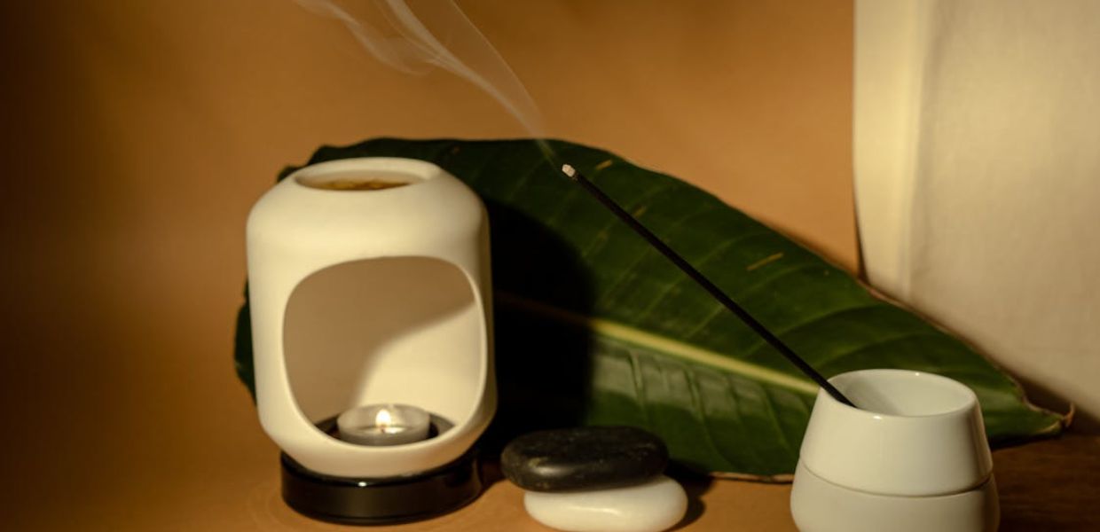 Inquinamento dell'aria test su candele, incensi e profumi per l'ambiente