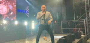 Musica, Mauro Repetto e il futuro con Max Pezzali, Mauro Repetto sul palco