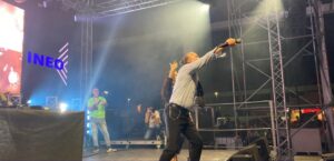 Musica, Mauro Repetto e il futuro con Max Pezzali, Repetto sul palco 2