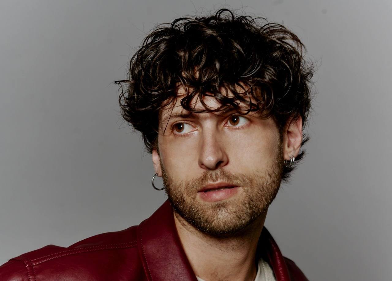 È uscito su YouTube "‘O mar ‘o mar", il primo singolo del cantautore napoletano Revelè, distribuito da Artist First.