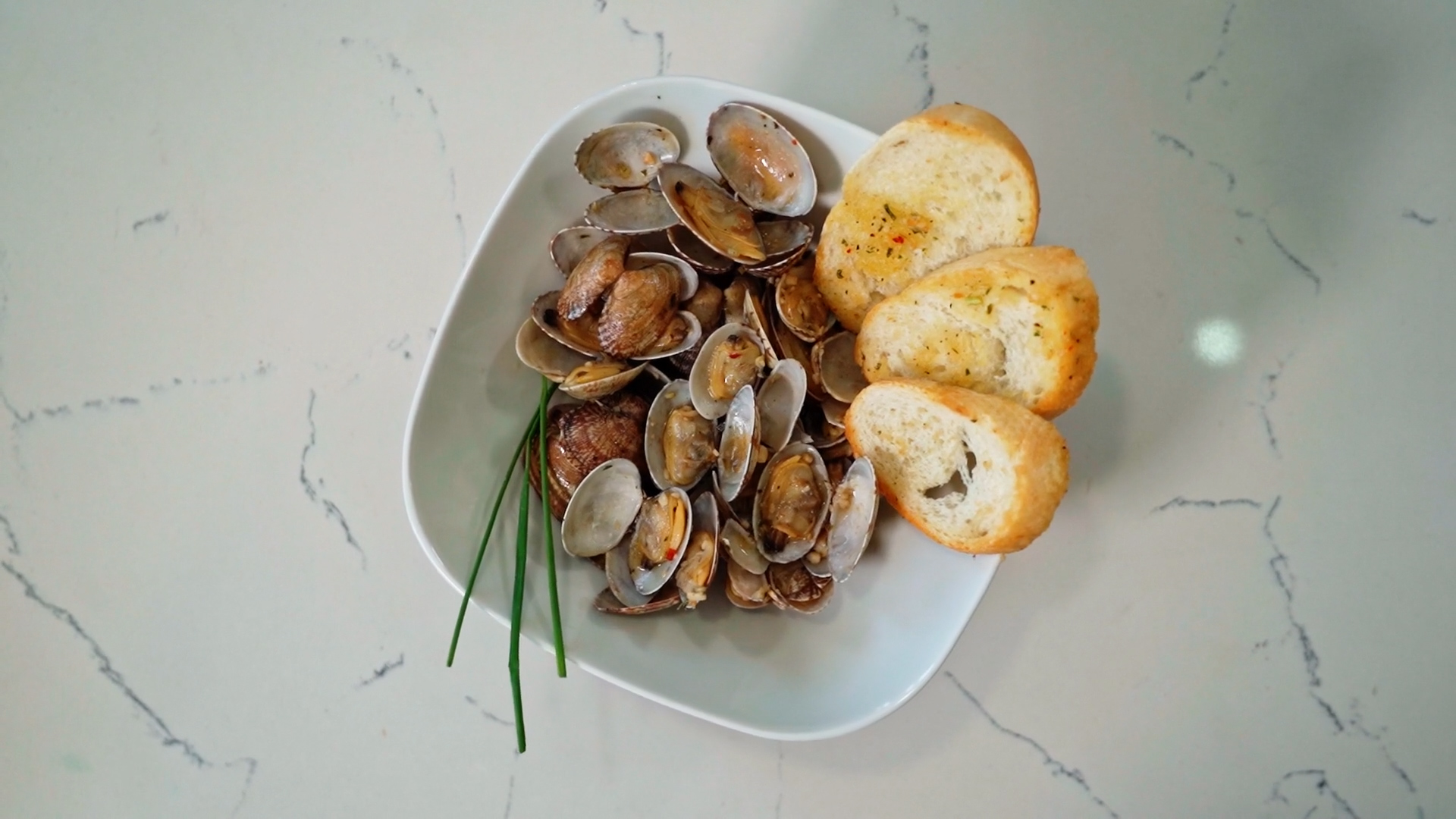 Pesca, deroga fino al 2030 alle dimensioni minime delle vongole pescabili per salvare il settore