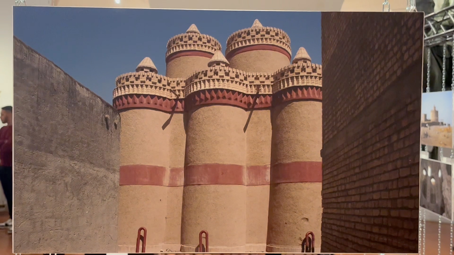 I giganti gentili, al Canonica di Villa Borghese la mostra sulle torri colombaie di Esfahan
