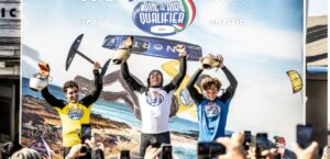 Kitesurf, spettacolo in Sardegna con evoluzioni tra cielo e mare, podio