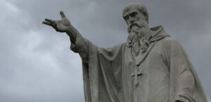 Norcia (Pg), riapertura Basilica e Premio Internazionale ispirato a San Benedetto, San Benedetto statua