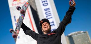 Skateboard, il lancio da Guinness di Sandro Dias, Sandro Dias festeggia