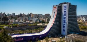 Skateboard, il lancio da Guinness di Sandro Dias, edificio Porto Alegre