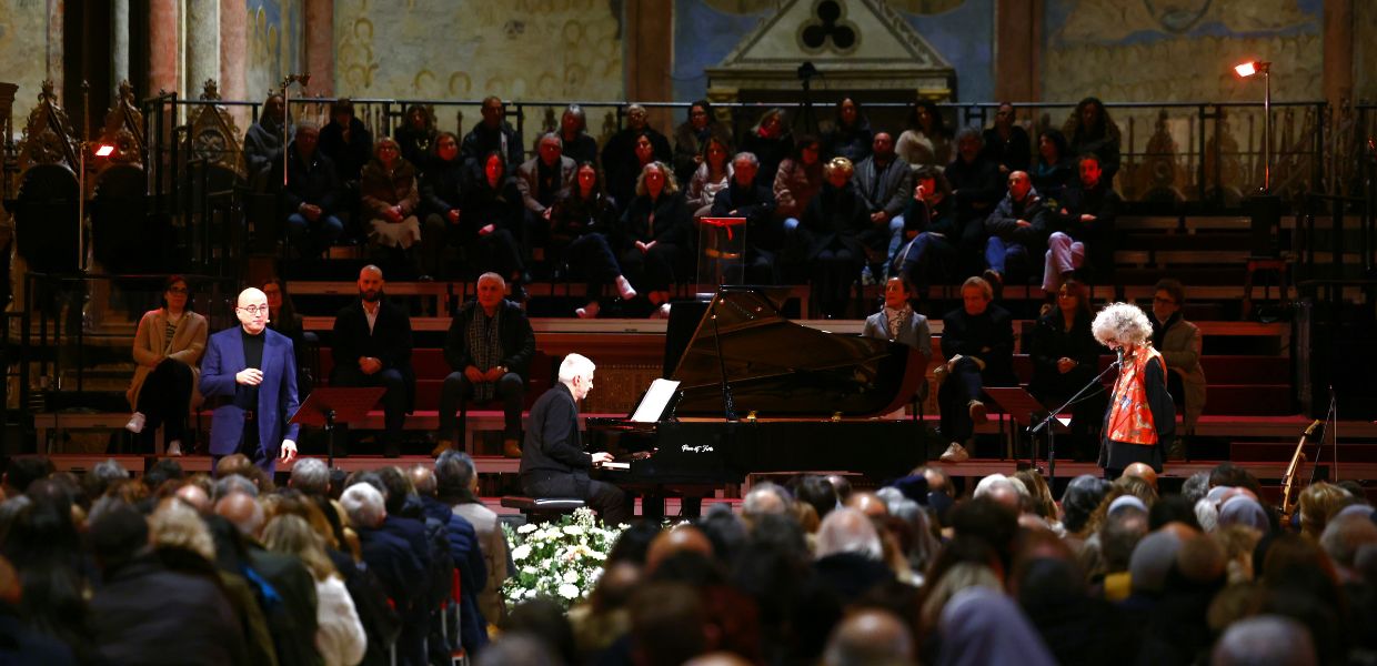 Assisi (Pg), Aldo Cazzullo e Angelo Branduardi nella prima dello spettacolo ‘Francesco’