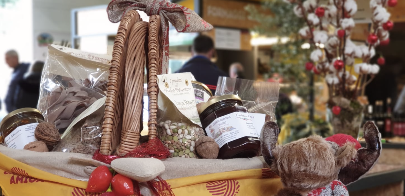 Coldiretti: "A Natale 1 italiano su 3 regalerà un cesto con prodotti enogastronomici"