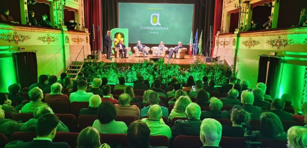 Confagricoltura Umbria, il nuovo presidente è Matteo Pennacchi 2 Confagricoltura Umbria, il nuovo presidente è Matteo Pennacchi, teatro gremito