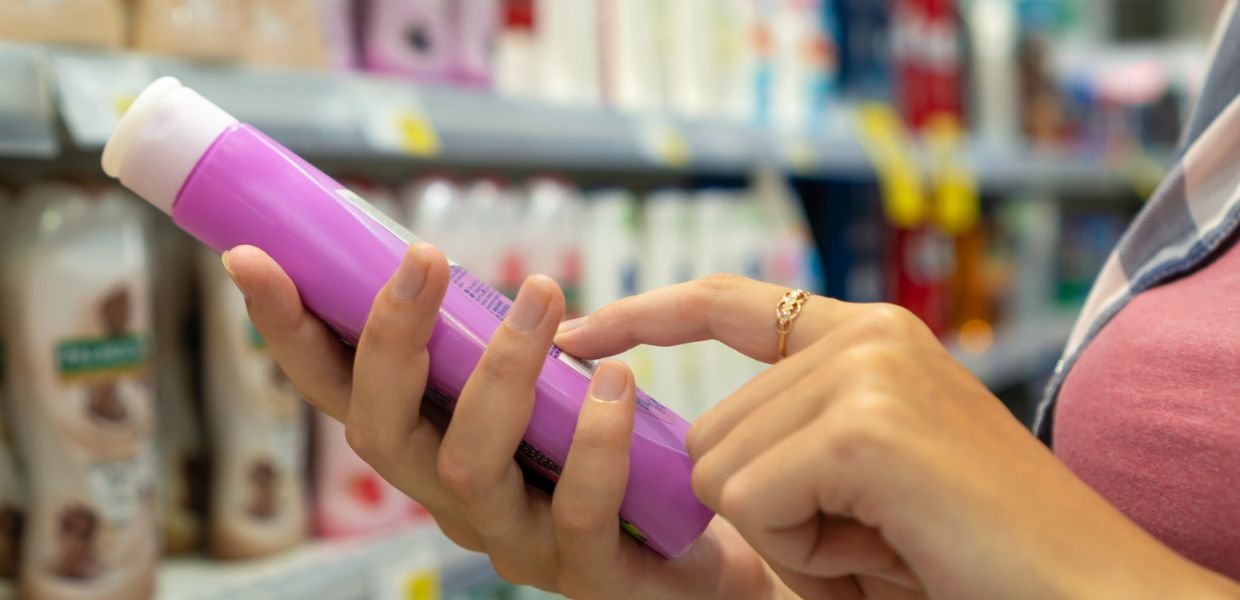 Profumi, deodoranti, bagnoschiuma, shampoo e cosmetici. Ecco dove è stata trovato il galaxolide, sospetto interferente endocrino. I test