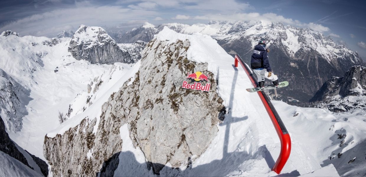 Spettacolo e adrenalina, freeski e snowboard su una delle creste alpine più estreme d'Europa