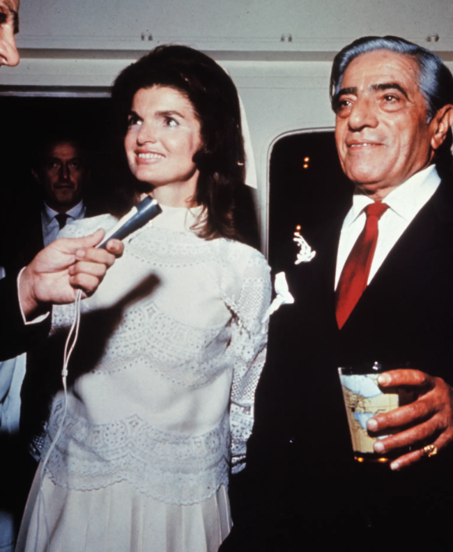 Addio a Valentino, dai look più iconici all'amore per i cani 2 kennedy