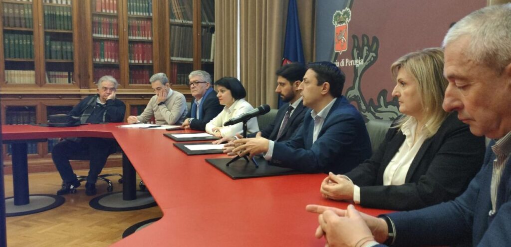 Anci Umbria e sindacati, protocollo per rafforzare welfare e diritti 1 Anci Umbria e sindacati, protocollo per rafforzare welfare e diritti, conferenza firma protocollo intesa